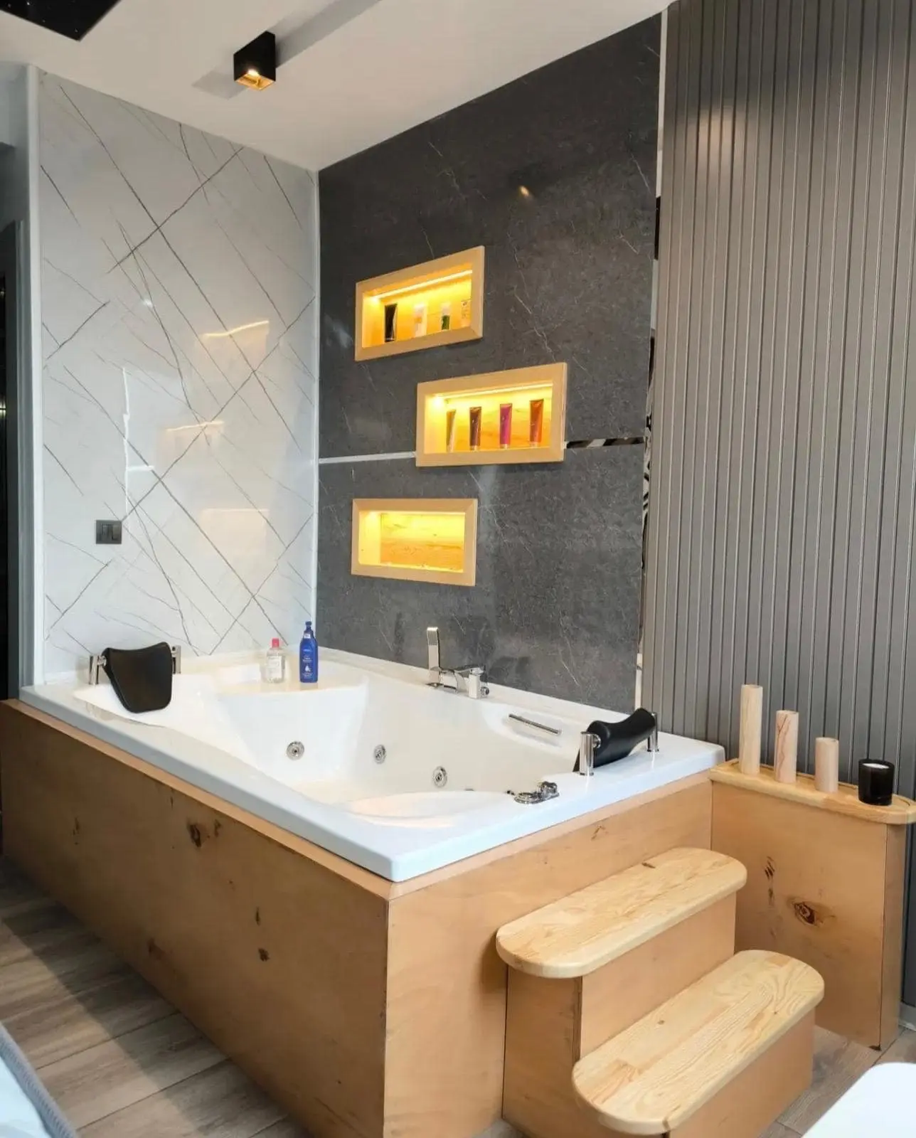 Modern jakuzi ve spa banyo
